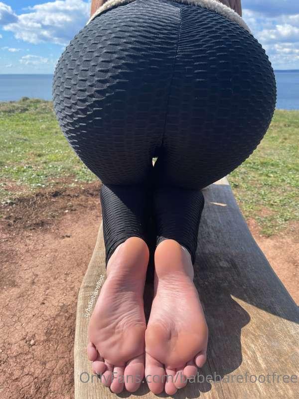 Feet by the coast 🌊 

Premium: @babebarefootofficial