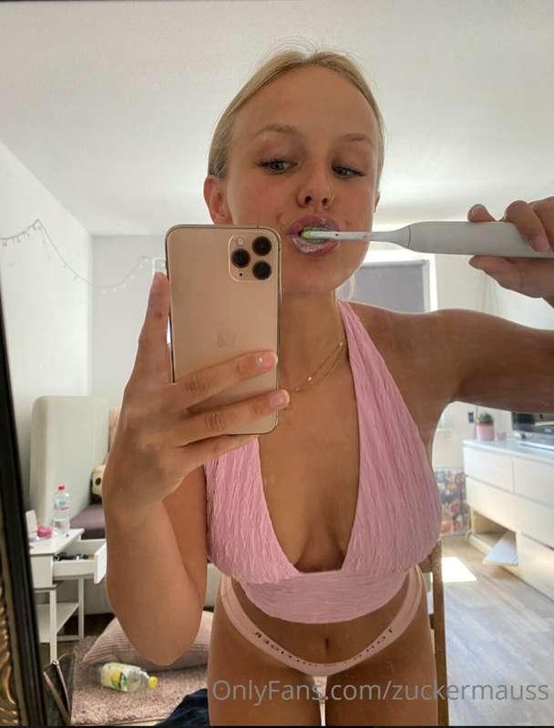 Guten morgen mein süßer💋. Morgenstund halt Gold im Mund, ode..