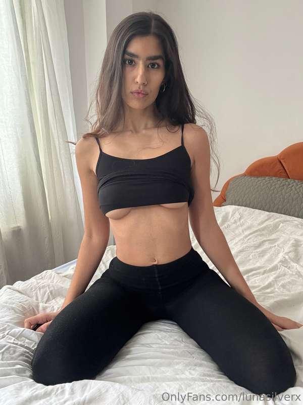 Let's do some cardio on my bed🥵