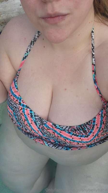 Care to join me for a relaxing dip in the hot tub? 😘