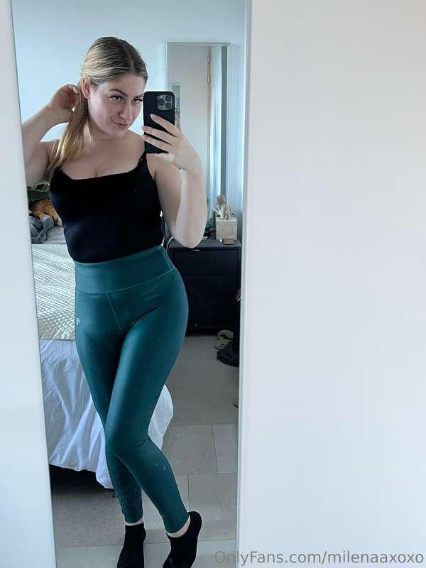 Happy Thursday! I'm gonna send a JOI Video in this Outfit la..