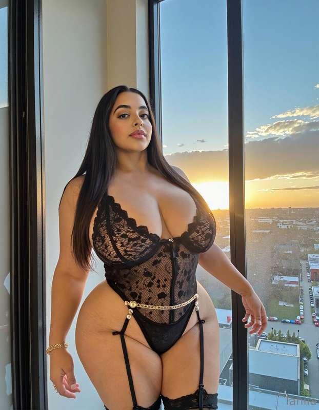 What you’d wake up to if I was your girlfriend 😈😜😜