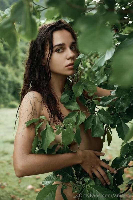 nature already adored her. what about you? 🌿