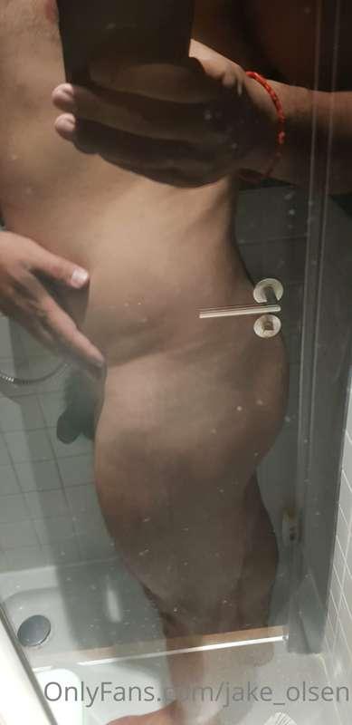Through the glass 🍑🍆🙈🚿