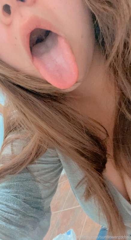 What would you like to put in my mouth? 🍌 🍆? 😏 💦