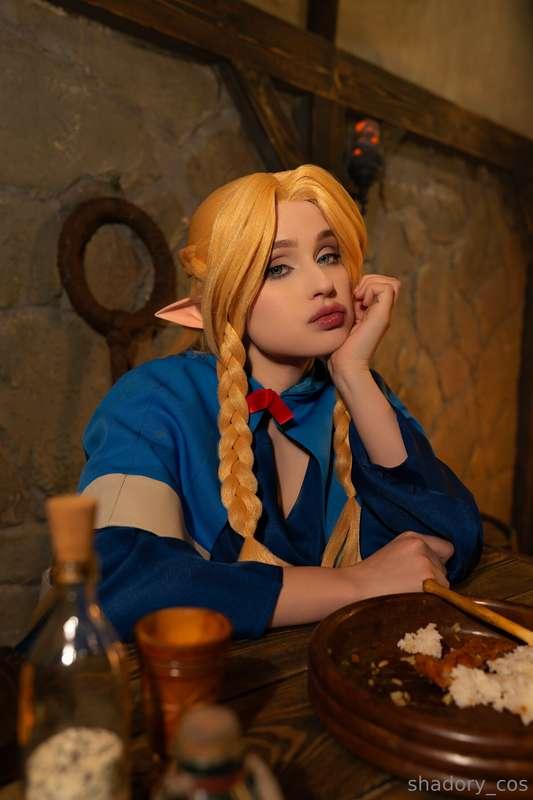 It seems that Marcille get bored in the tavern.. will you he..