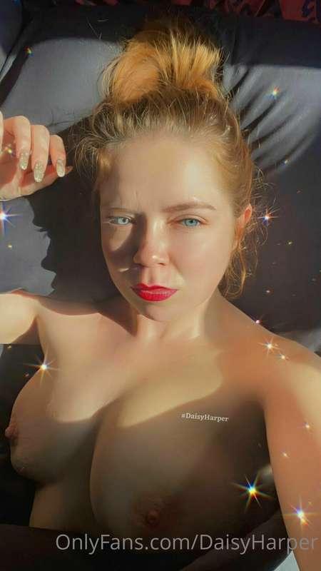 Can you pay attention to me and show my busty 🍒 tits some lo..