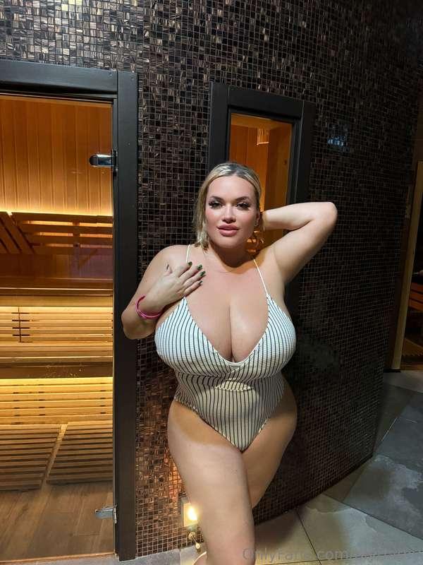 How about a little sauna time with me, babe? 💦🔥Would you beh..