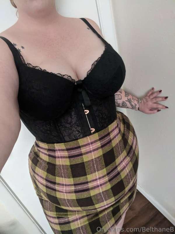I always feel tasty in a corset 😈