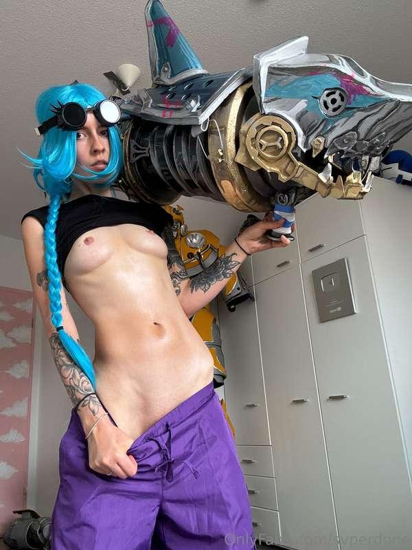 Jinx pulls down her pants for you :3 I will go take some pus..