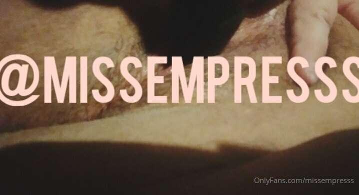 🚨 New Video 🚨 
Teasing my clit with my new vibrator 💦 Unlock..