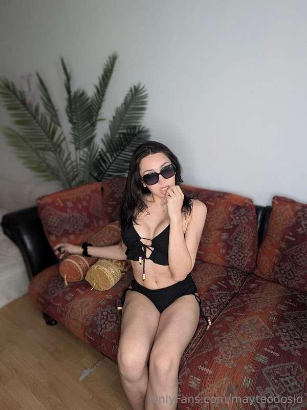 With the sunglasses on you won't know what I am looking at🤪😈
