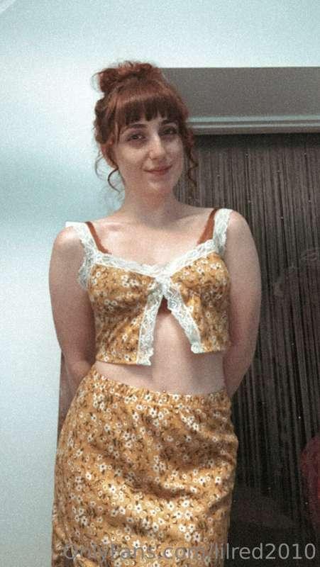 💛Hey🌻
Wanna see me take this off for you?👀 Comment below or ..