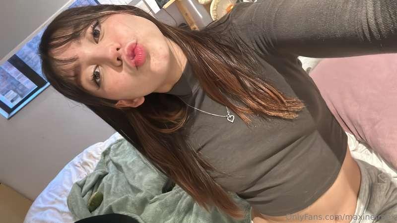 kisses for a sweet lovely day! 💋 see more here: @maxinevipx