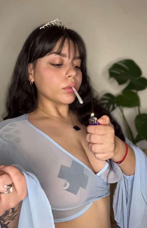 𝒘𝒊𝒍𝒍 𝒚𝒐𝒖 𝒑𝒂𝒚 𝒇𝒐𝒓 𝒕𝒉𝒆 𝒘𝒆𝒆𝒅 𝒚𝒐𝒖𝒓 𝒑𝒓𝒊𝒏𝒄𝒆𝒔𝒔 𝒔𝒎𝒐𝒌𝒆𝒔?💨