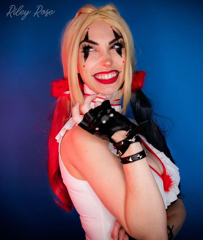 Harley Quinn's Halloween Costume - IT!
