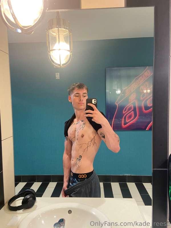 Fresh out the gym🥵 hot and ready for you baby🫣