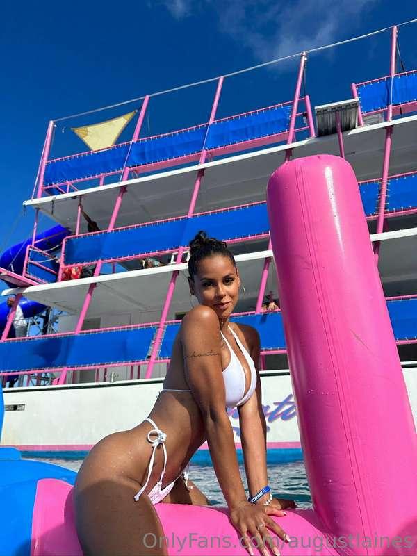 augustlaines image #0