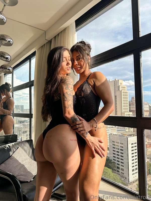 Can u handle us? 😍 @brownfitbaby