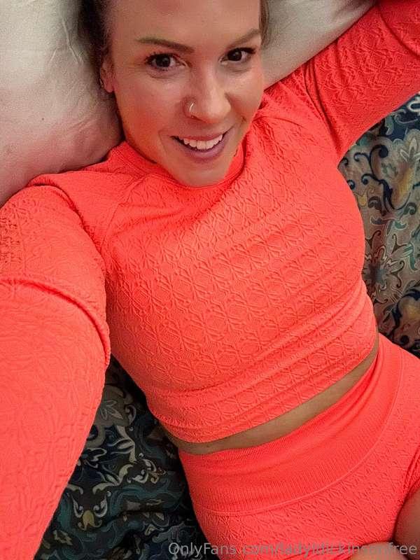 Cum play with me! My content in my VIP page is so hot! 💋💋💋 @..