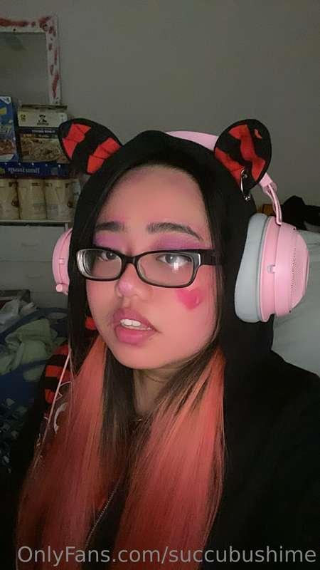 I’m stalling for this week! who knows💗 ft. Halloween pics fr..