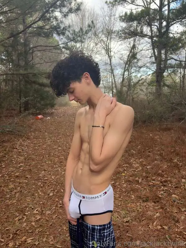 Would you want to fuck me in the woods or be fucked by me?😏