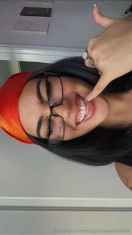 just a girl serving looks and charm 📸🍒