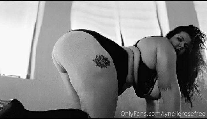 ⚠️ WARNING CURVES AHEAD⚠️ 
Go follow this babe @rissa8811 

..