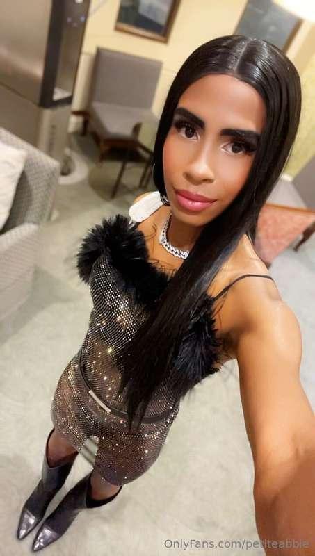 Would you take me out on a date? 🖤✨🥂