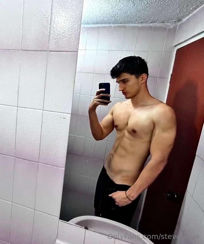 The second picture😏
