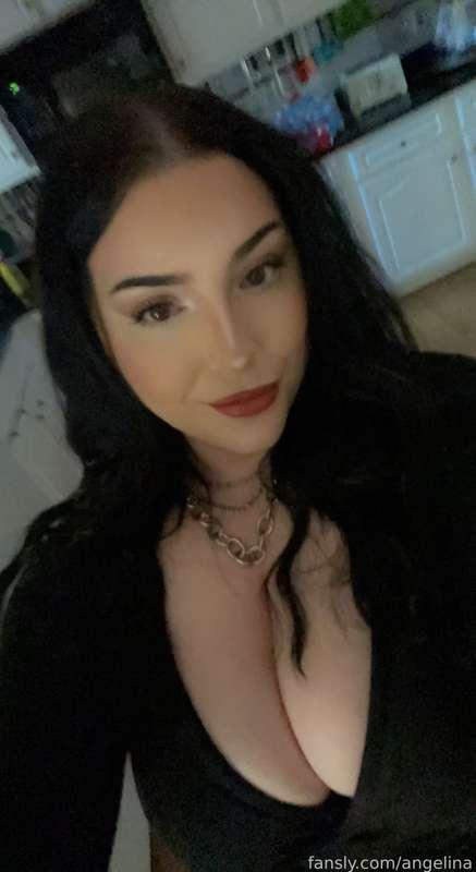 angelina image #0