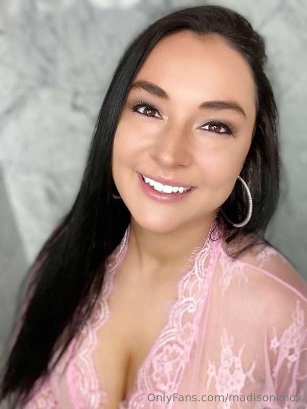 want to see me nude in your DMs🍆💦💦Tip $5+ for a naughty pic ..