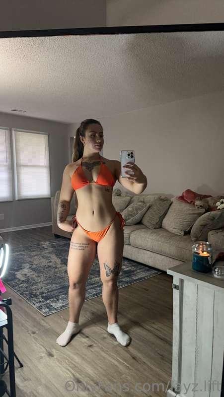 Warning: This orange outfit might cause severe envy!! 🤭🔥