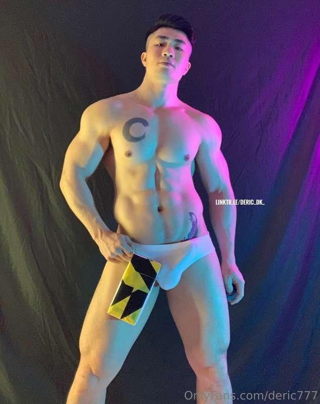 Thick and white, does it look tempting? Want to lick it off?..