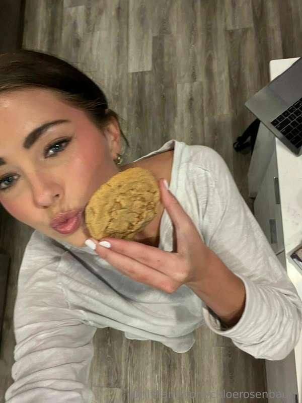 Got you a cookie 🍪🥰