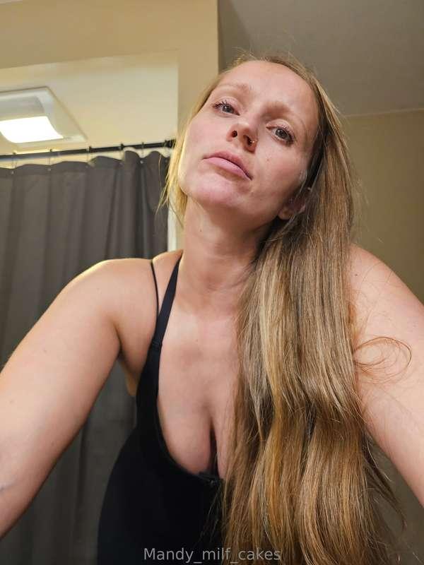 Little after gym shower fun 😈 not feeling so good this week,..