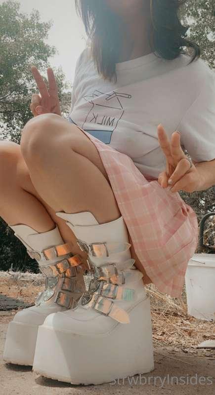 Hi I’m still here. Tip this post $10 if you want a nude up s..