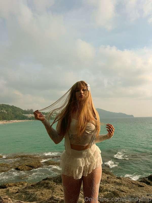 Sea air, soft wind and lace that feels especially light. Som..