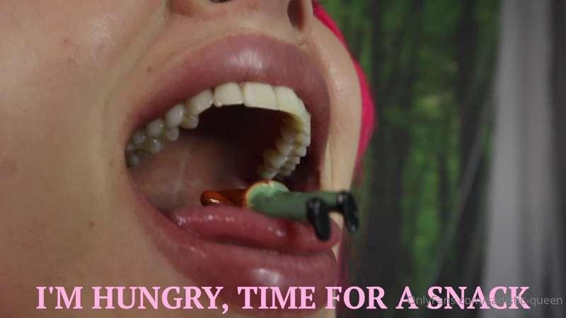 I'm Hungry, Time For A Snack - {HD 1080p}
__________________..