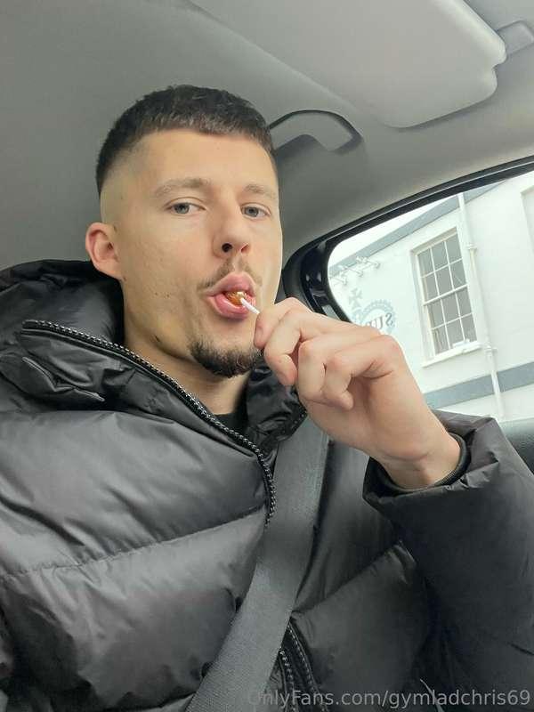 Would you suck on my lollypop boy? 👀 🎈