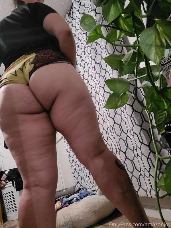 My booty and feet say hello
