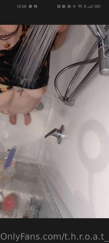 Pic from my new video. So much fun in this one, all alone, b..