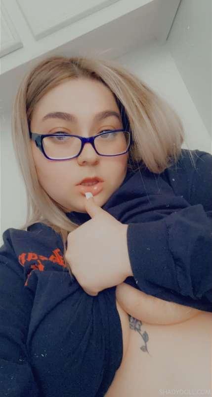 Message me if your online!! 😈💦