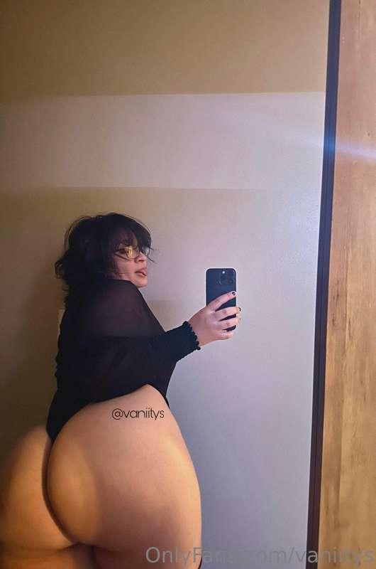A booty selfie that you can eat..🥴🍑
