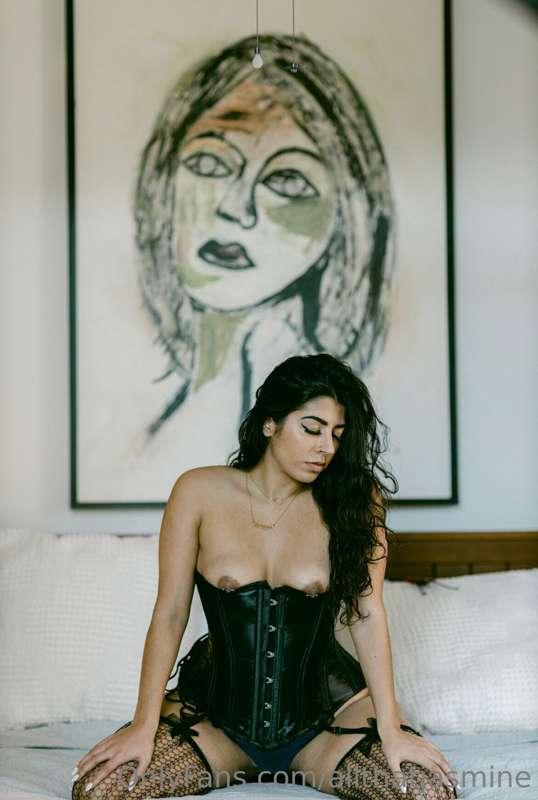Waist: snatched. Tits: out. Hair: down.