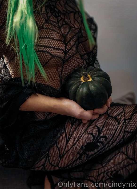 Krásný večer od vaší oblíbené čarodějnice  😈
Nemáš koště, na..