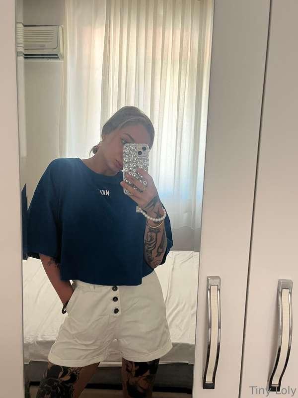 Oh, who's the little girl in the mirror?))😊😊😘