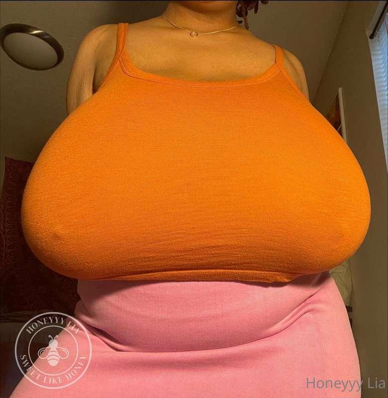 Tip me $5 under this post for some titty bouncing in your in..