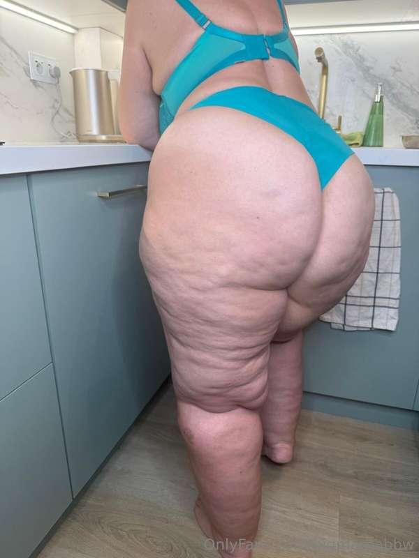 I am feeling so horny right now