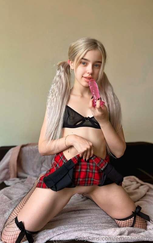 ❤️A naughty girl @kate_kikso wants to play with your cock. ❤..